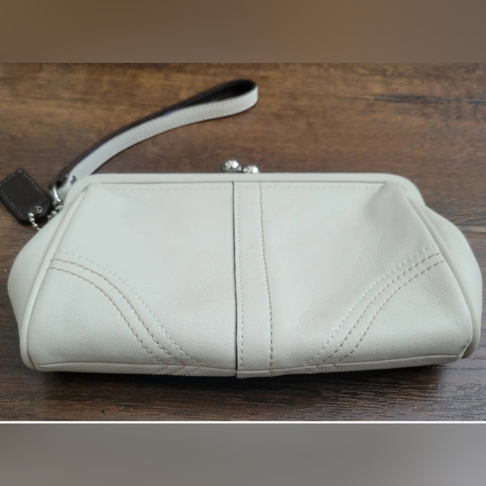 COACH Soho Kisslock White Leather Wristlet Clutch Purse